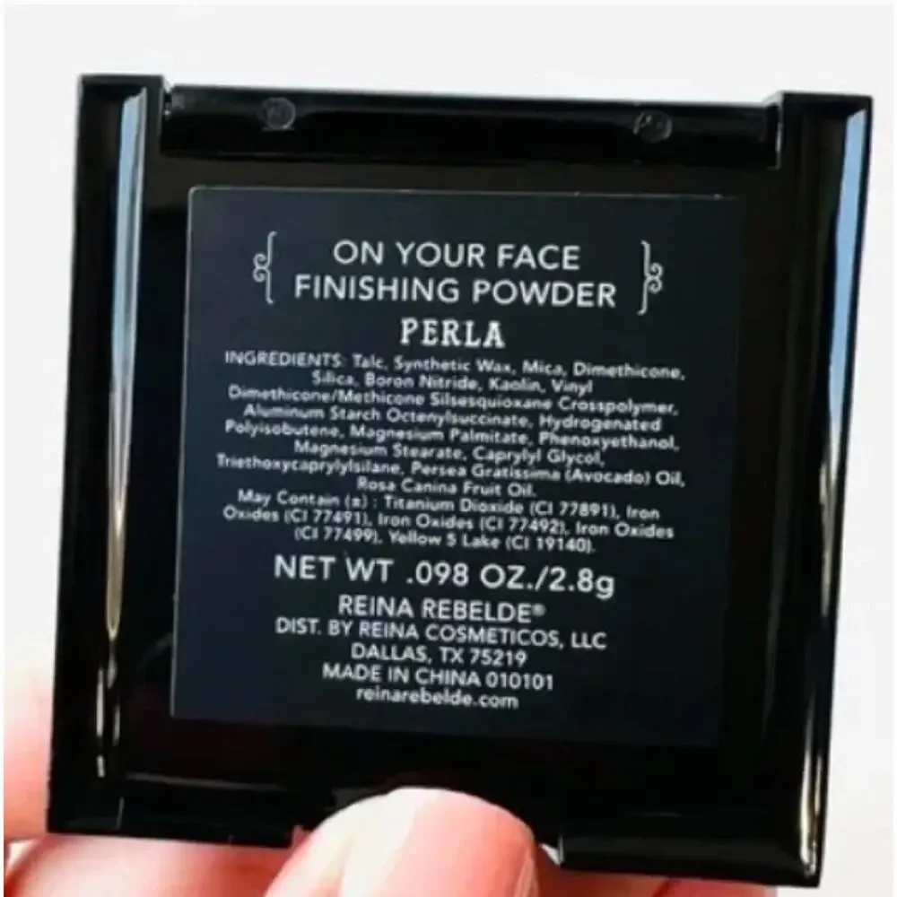 Reina Rebelde On Your Face Finishing Powder in Perla Deluxe Travel Size